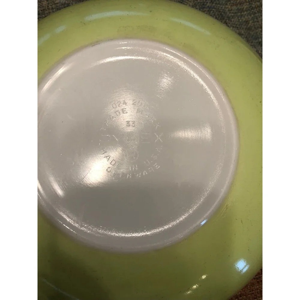 Pyrex Mixing/Casserole Bowl Lime Green 024